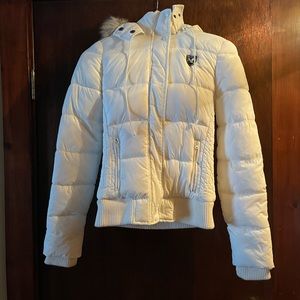 BRAND NEW American Eagle Jacket size small . It has a detachable hood & is white
